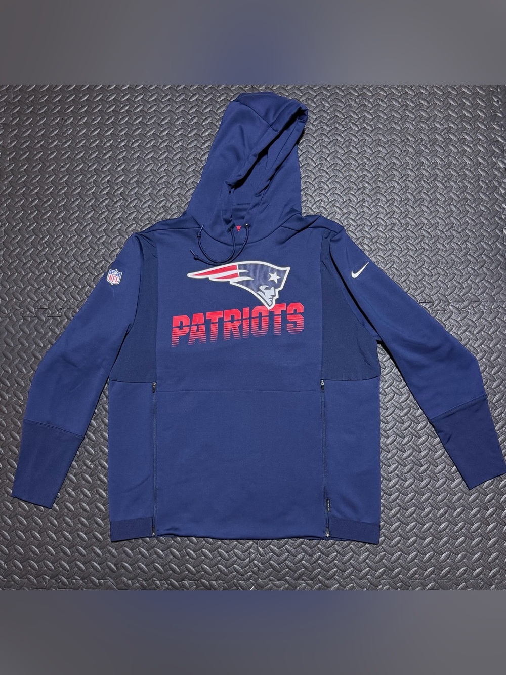 Nike New England Patriots NFL On Field Apparel Hoodie Logo Mens Large AO3245-419
